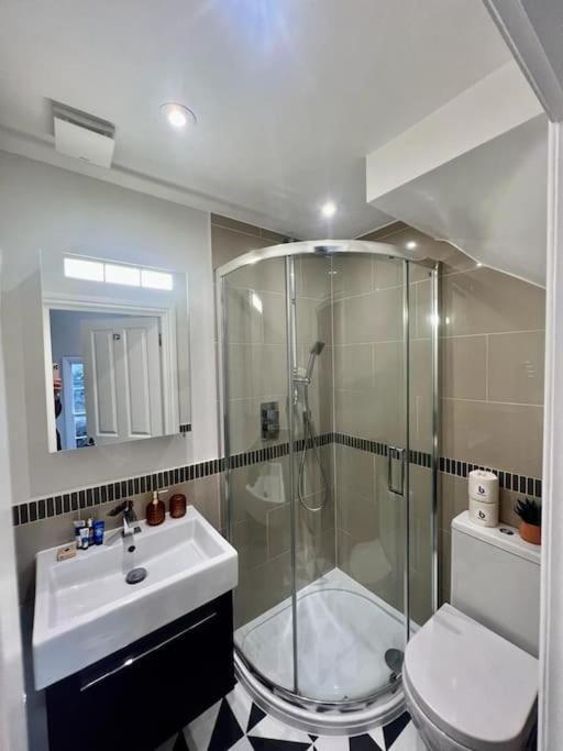 Flat In The Heart Of Holland Park Leilighet London Eksteriør bilde