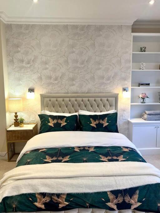Flat In The Heart Of Holland Park Leilighet London Eksteriør bilde